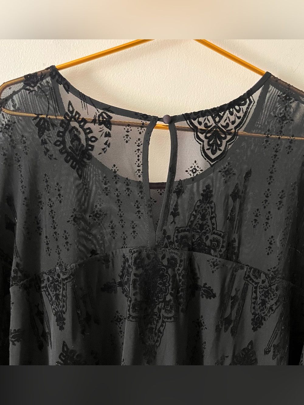 torrid NWT Black Sheer Velvet Burnout Bell Sleeve Tunic Boho Peasant Goth 5X 28 - Picture 3 of 11